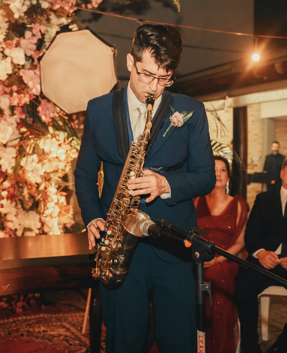 Charleston wedding saxophonist performing live